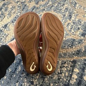 NWOT OluKai sandals